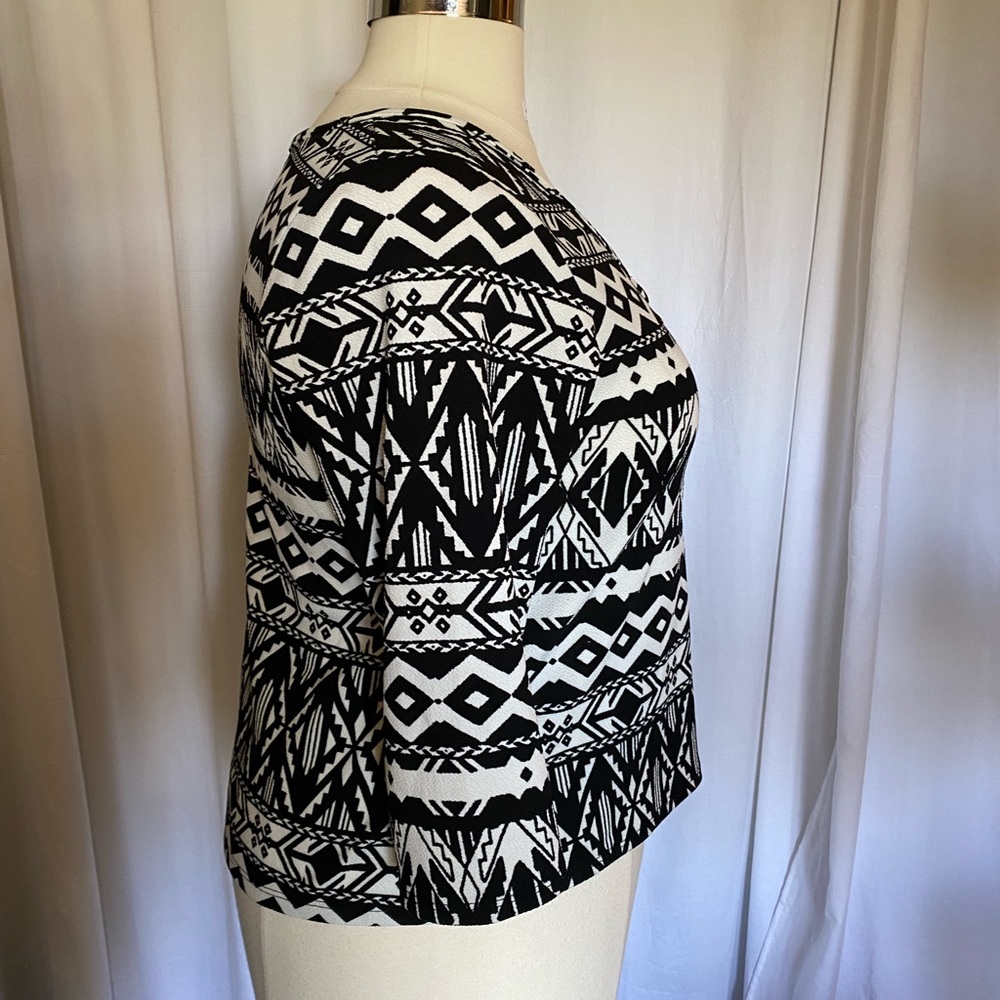 Black and White Print Top - Picture 2 of 4